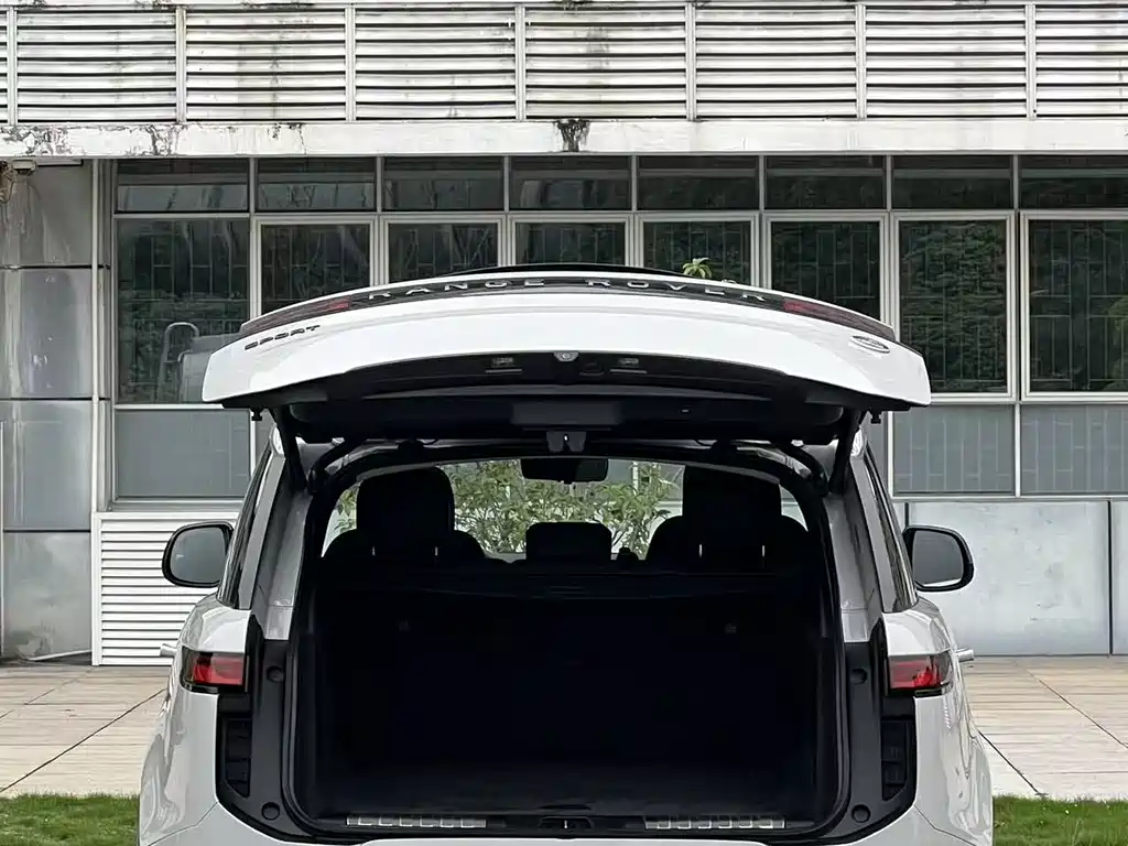 Land Rover Sport 2023 — фото 9