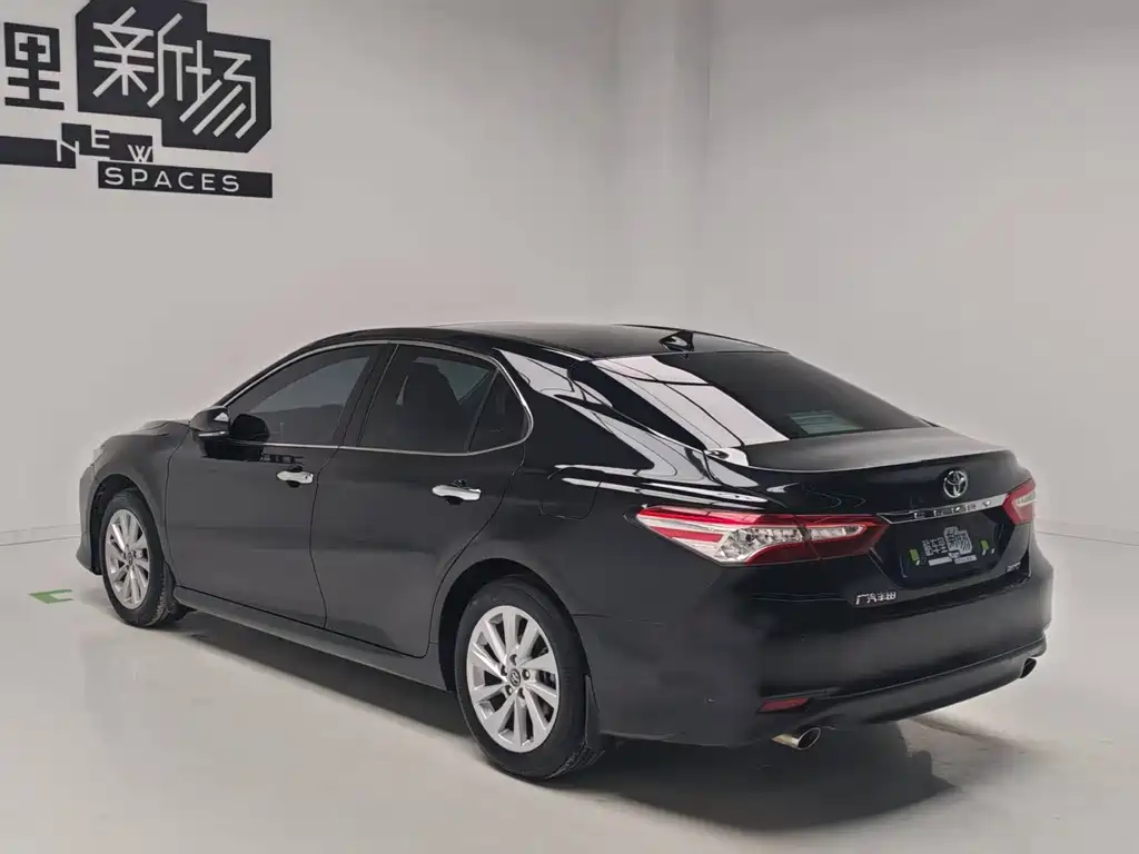 Toyota Camry 2023 — фото 6