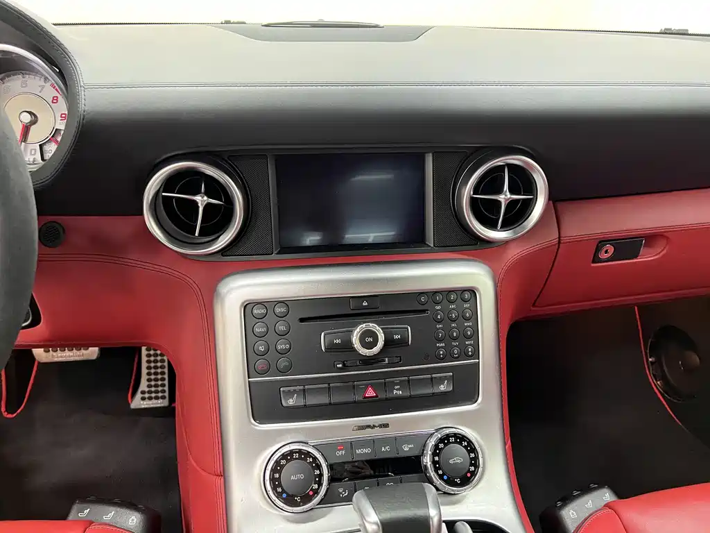 Mercedes-Benz SLS AMG 2011 — фото 25