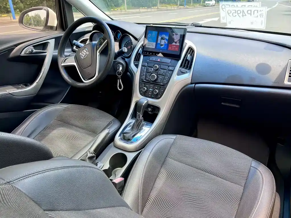 Buick Excelle 2013 — фото 11