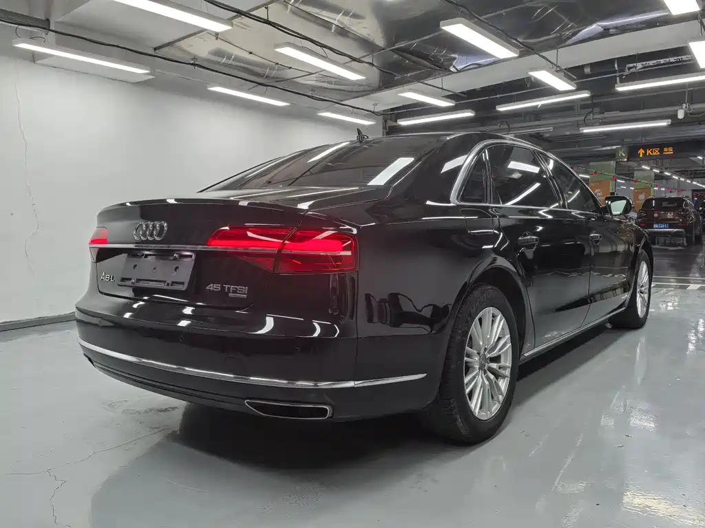 Audi A8 2015 — фото 15