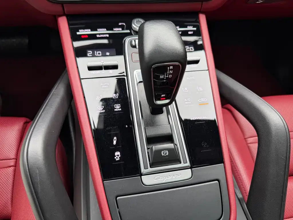 Porsche Cayenne Hybrid 2022 — фото 13