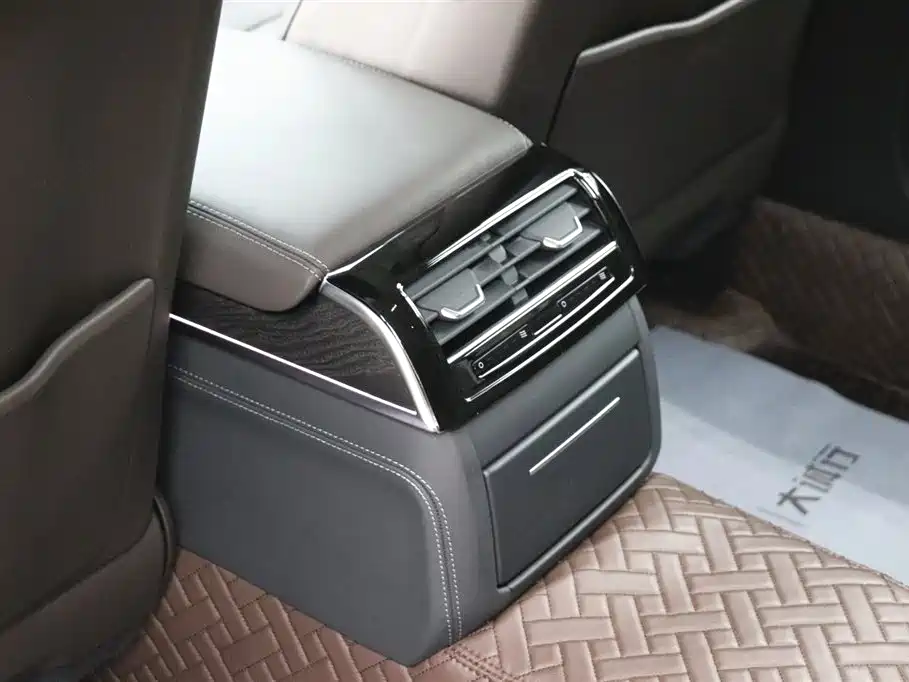 Audi A8 2025 — фото 19