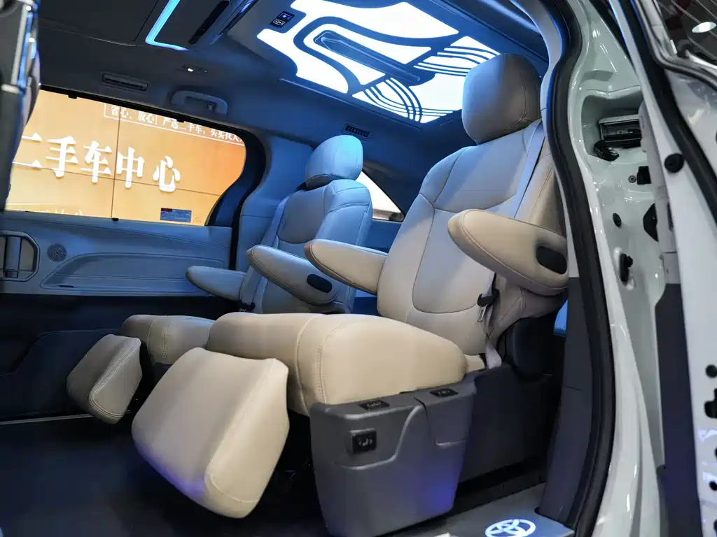 Toyota Sienna 2025 — фото 21