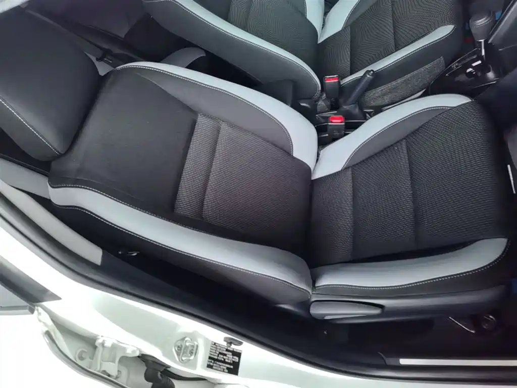 Toyota Yaris L 2022 — фото 25