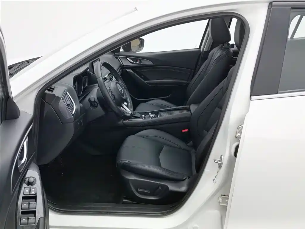 Mazda 3 Axela 2017 — фото 10
