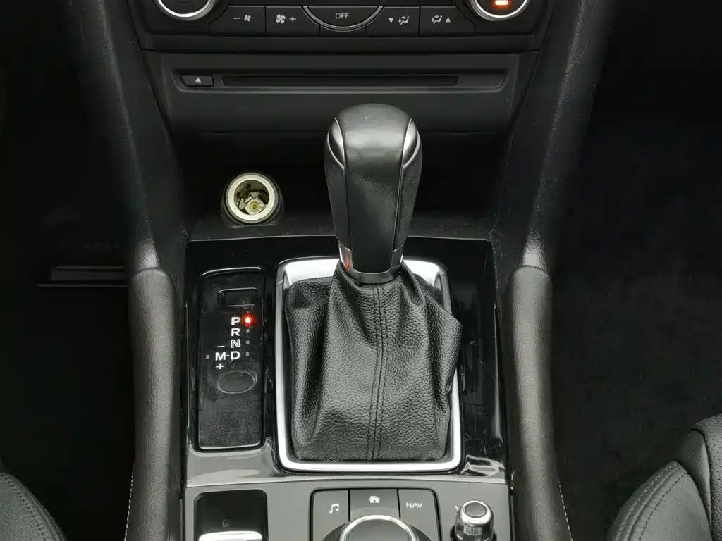 Mazda 3 Axela 2017 — фото 13