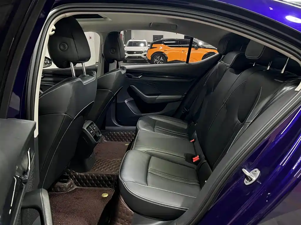 Skoda Octavia 2021 — фото 10