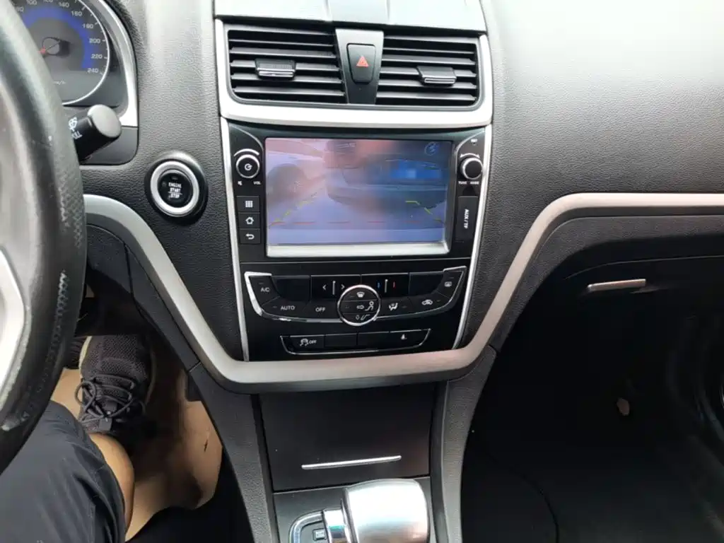 Geely Emgrand 2015 — фото 13