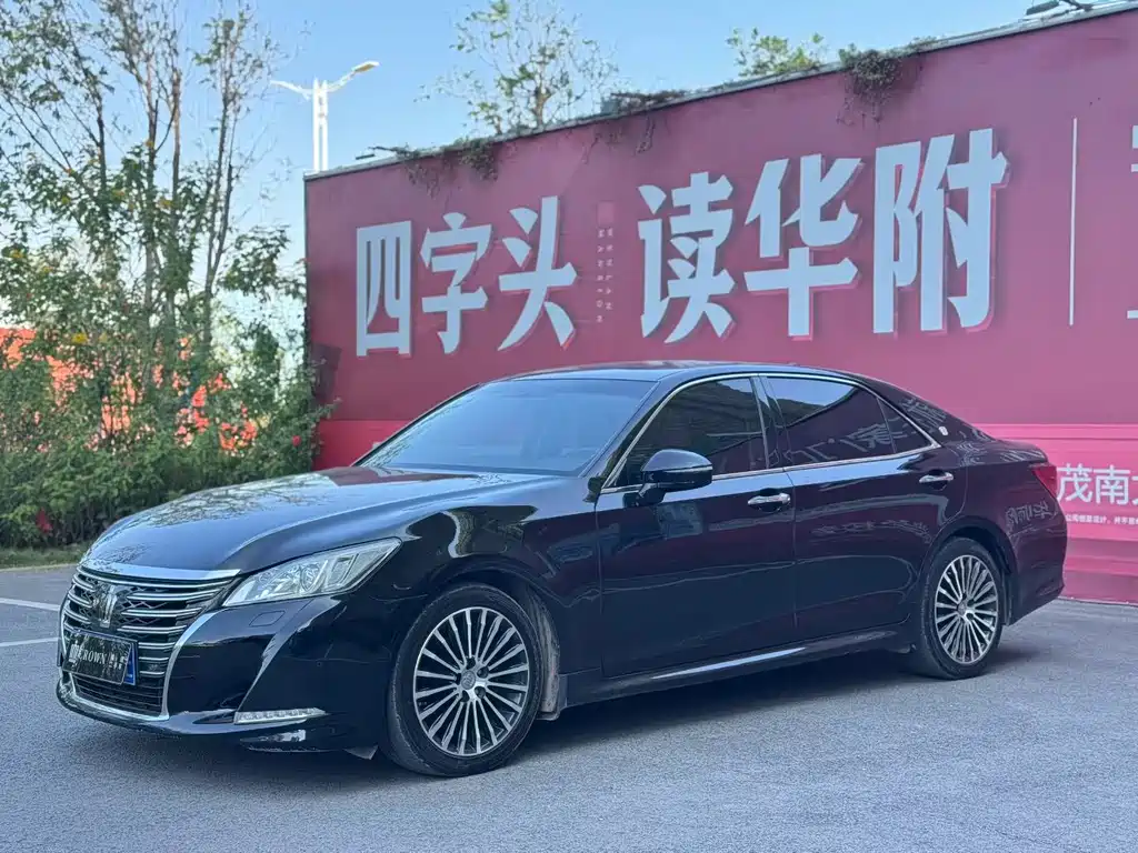 Toyota Crown 2016 — фото 1