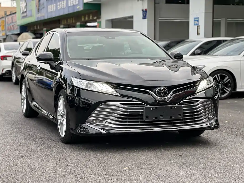 Toyota Camry 2019 — фото 1