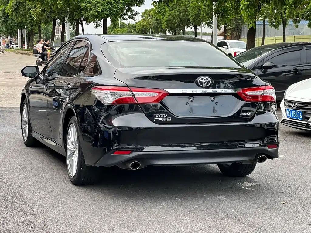 Toyota Camry 2019 — фото 7
