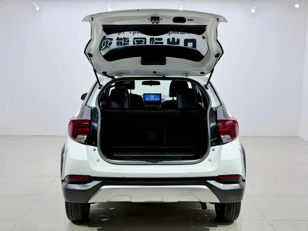 Toyota Yaris L 2022 — фото 13