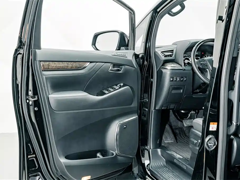 Toyota Vellfire 2022 — фото 17
