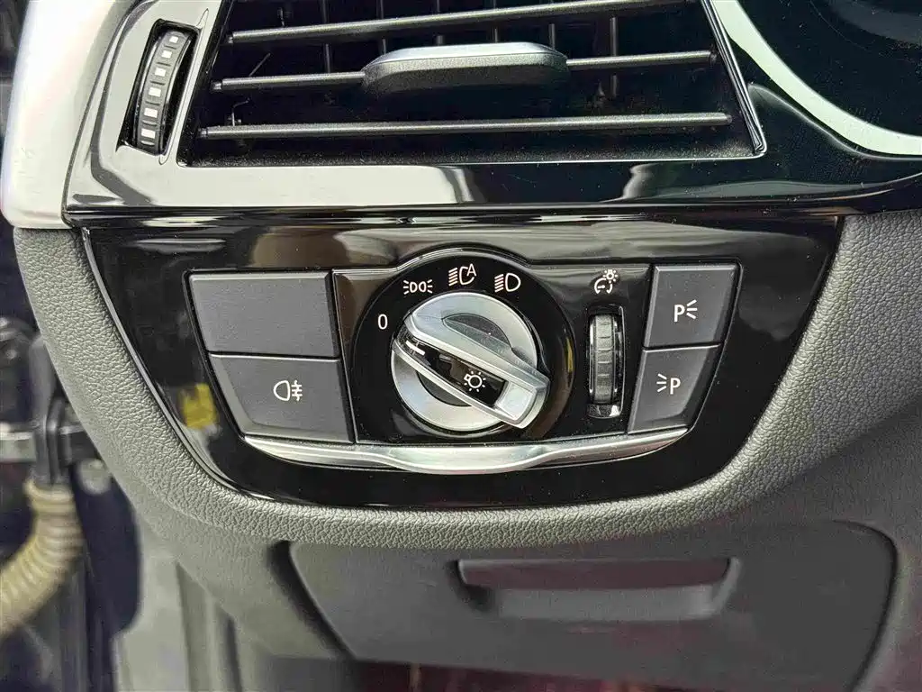 BMW 5 Series New Energy 2020 — фото 15