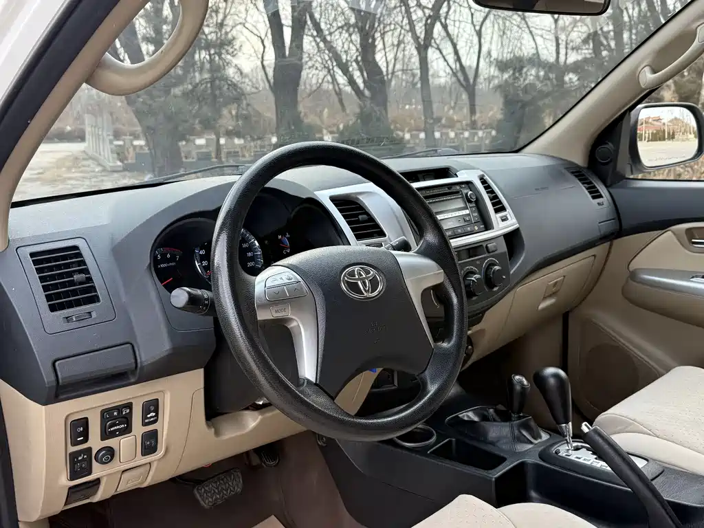 Toyota Fortuner 2016 — фото 10