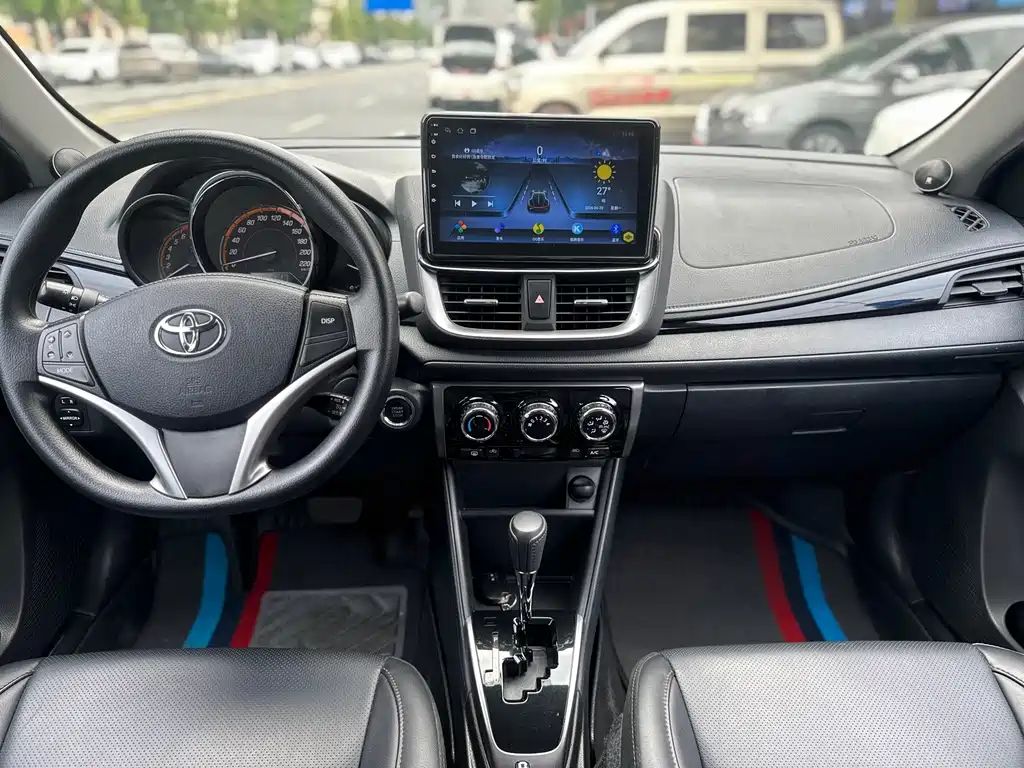 Toyota Yaris L 2023 — фото 8