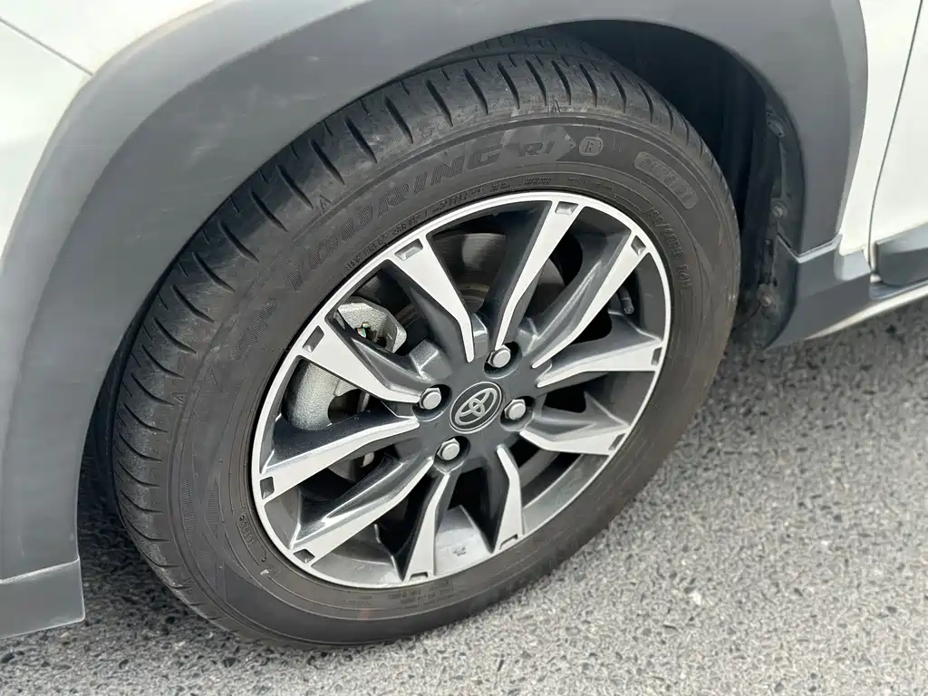 Toyota Yaris L 2023 — фото 19