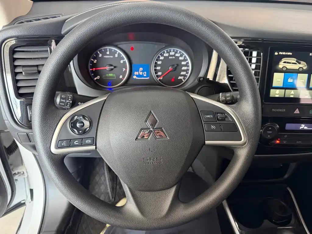 Mitsubishi Outlander 2022 — фото 10
