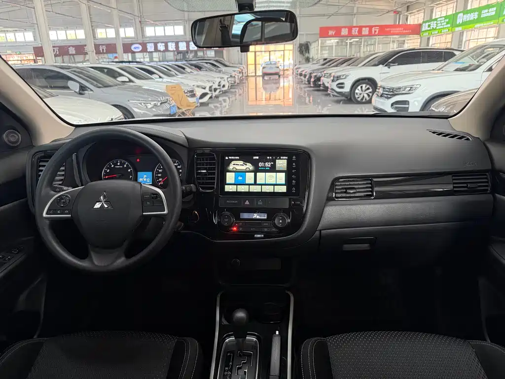 Mitsubishi Outlander 2022 — фото 15