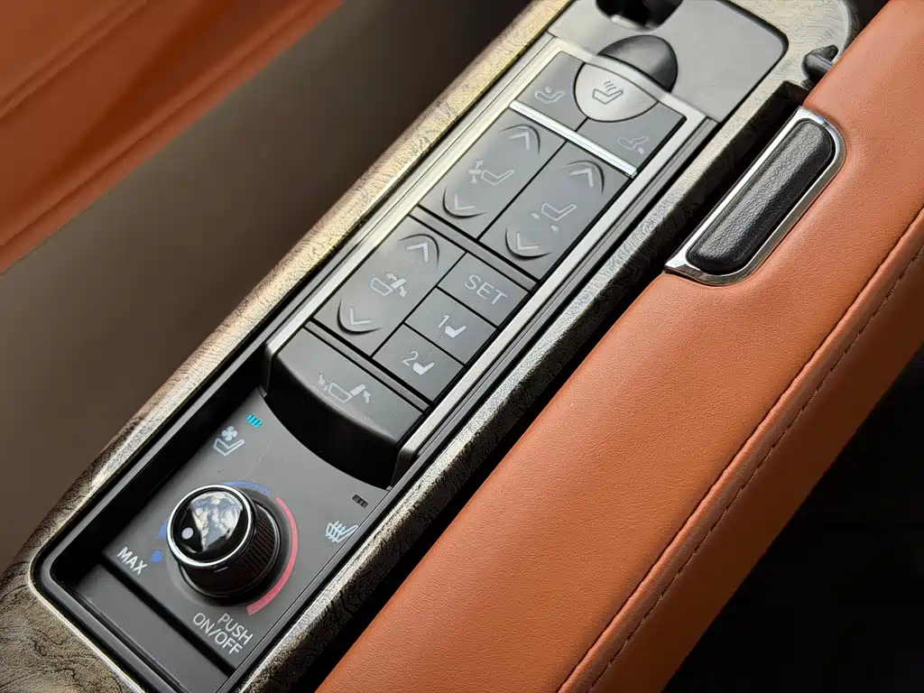 Toyota Sienna 2023 — фото 12