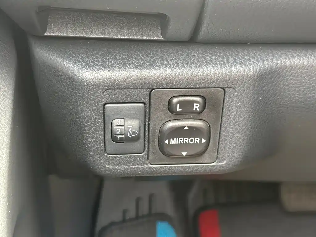 Toyota Yaris L 2023 — фото 16