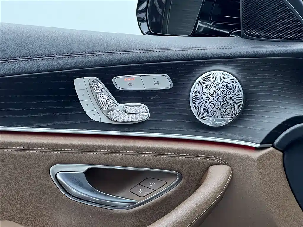 Mercedes-Benz E-Class 2020 — фото 30