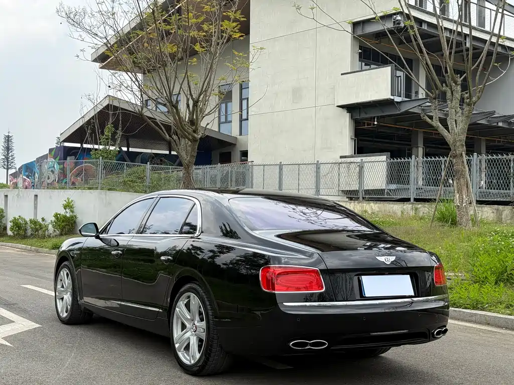 Bentley Flying Spur 2015 — фото 12