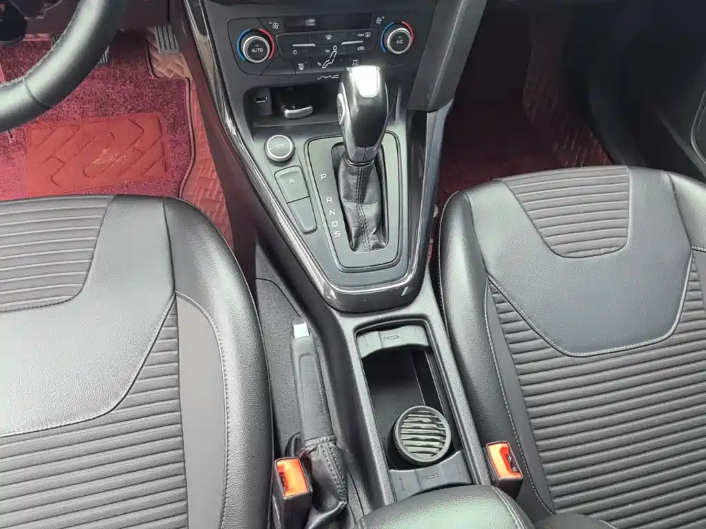 Ford Focus 2018 — фото 14