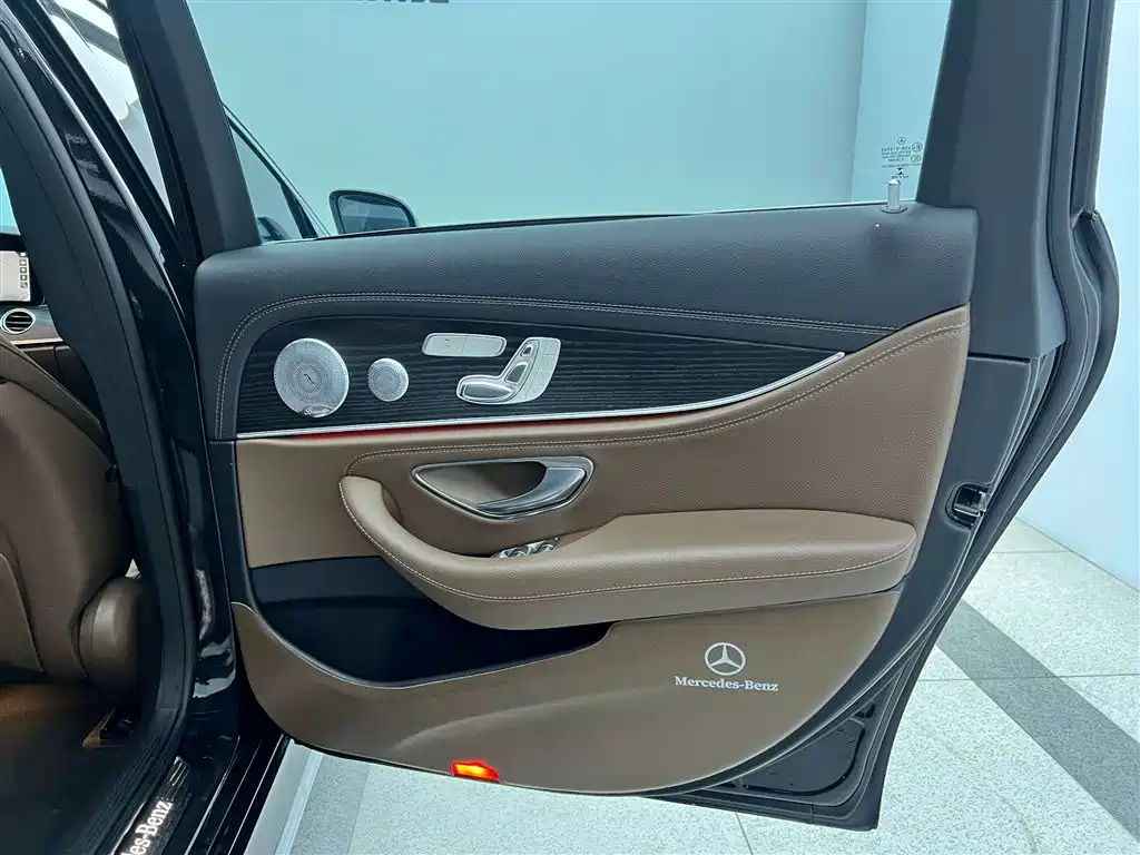 Mercedes-Benz E-Class 2020 — фото 29