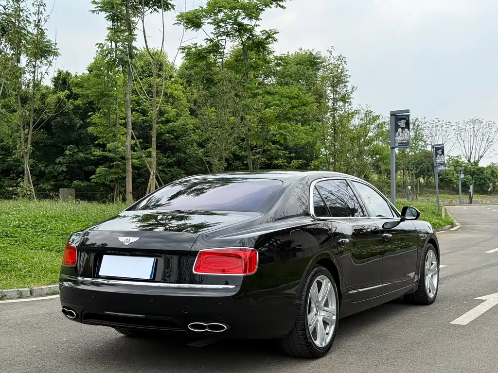 Bentley Flying Spur 2015 — фото 14