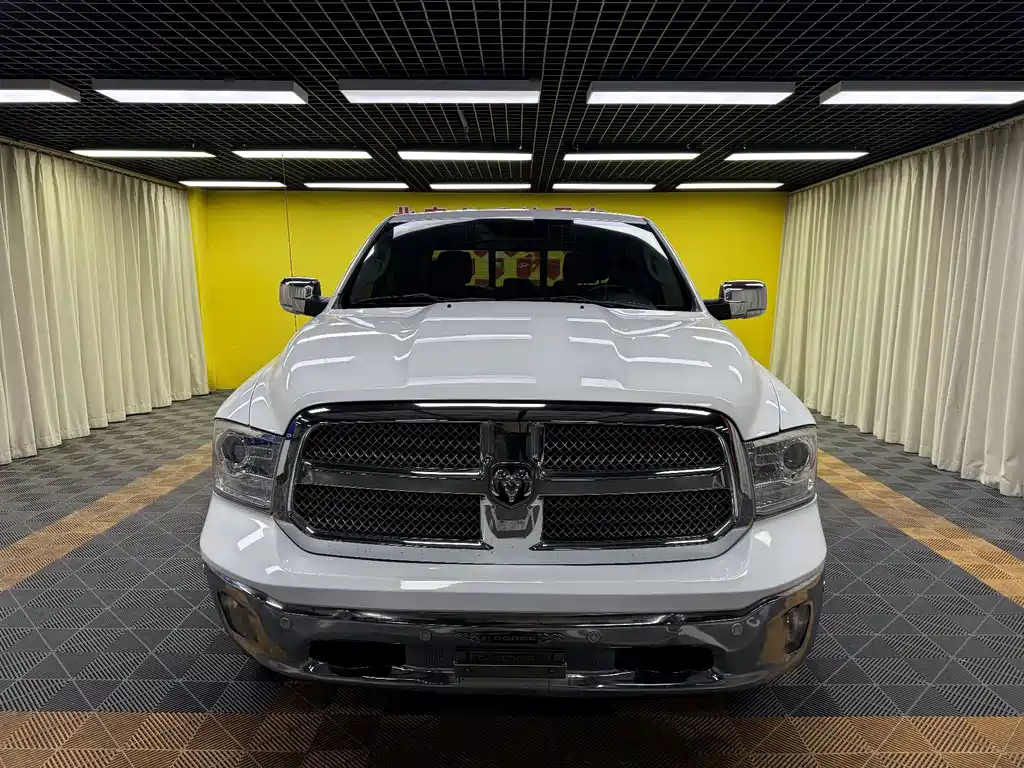 RAM Trucks 2015 — фото 2