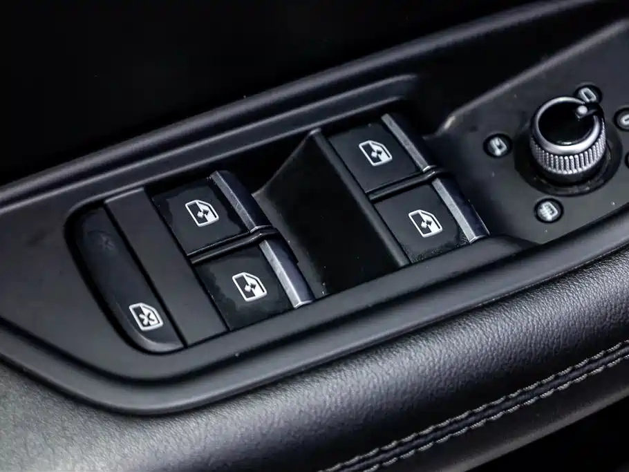 Audi A4L 2023 — фото 11