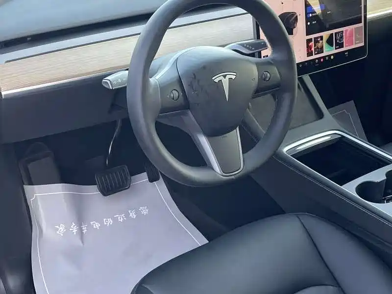 Tesla Model Y 2023 — фото 12