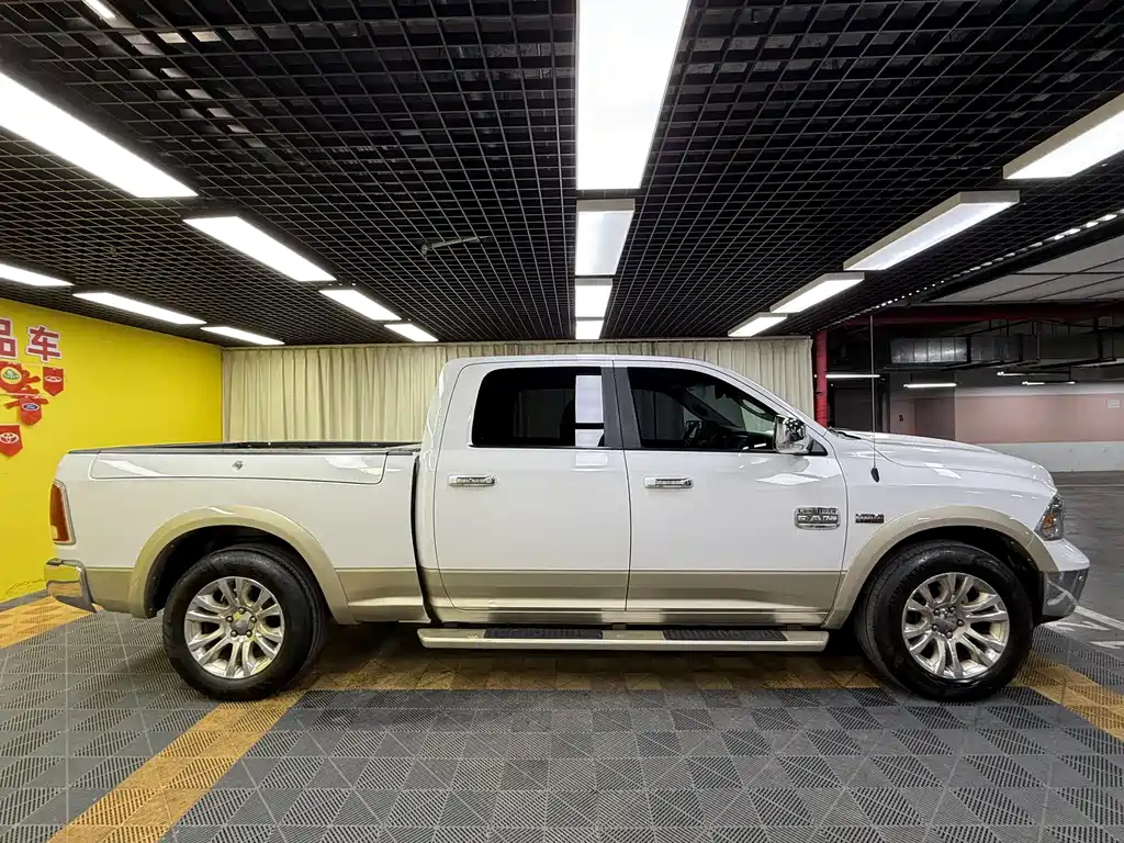 RAM Trucks 2015 — фото 12