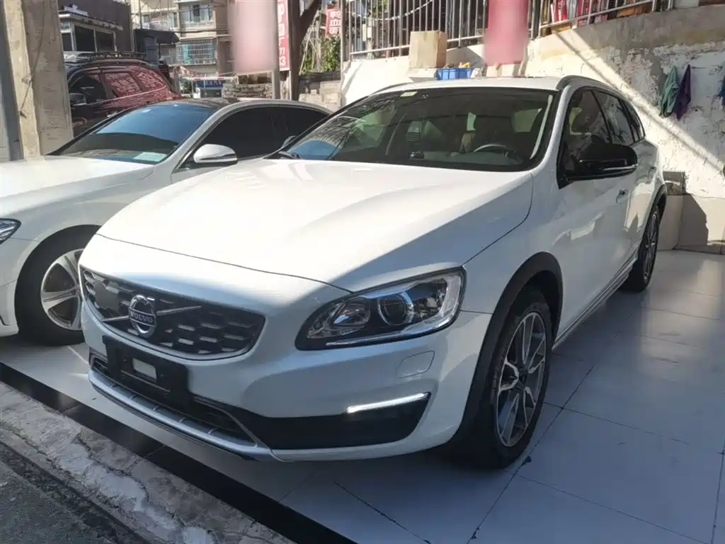 Volvo V60 2018 — фото 2