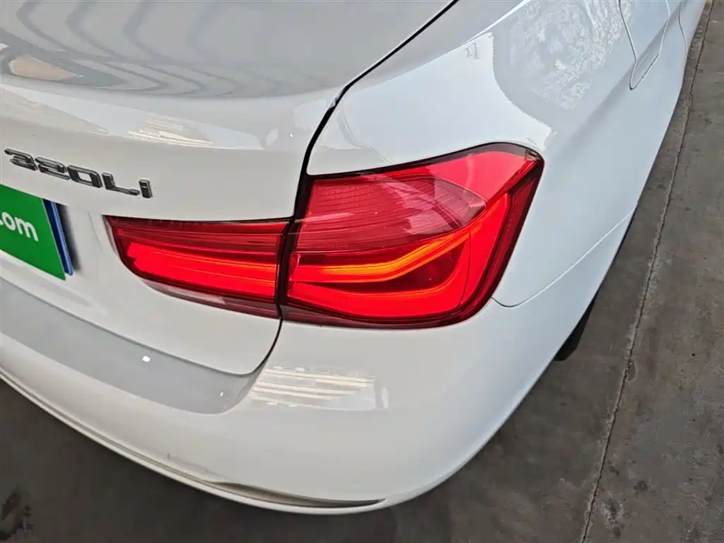 BMW 3 Series 2018 — фото 8