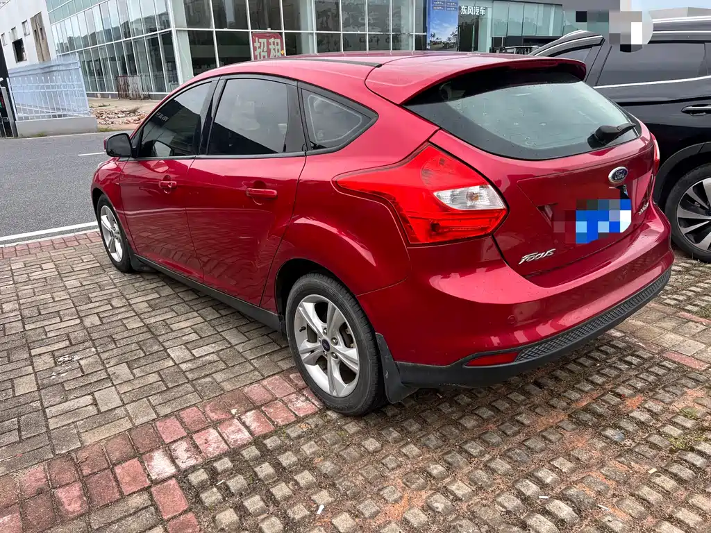 Ford Focus 2014 — фото 3