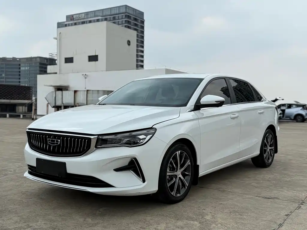 Geely Emgrand 2022