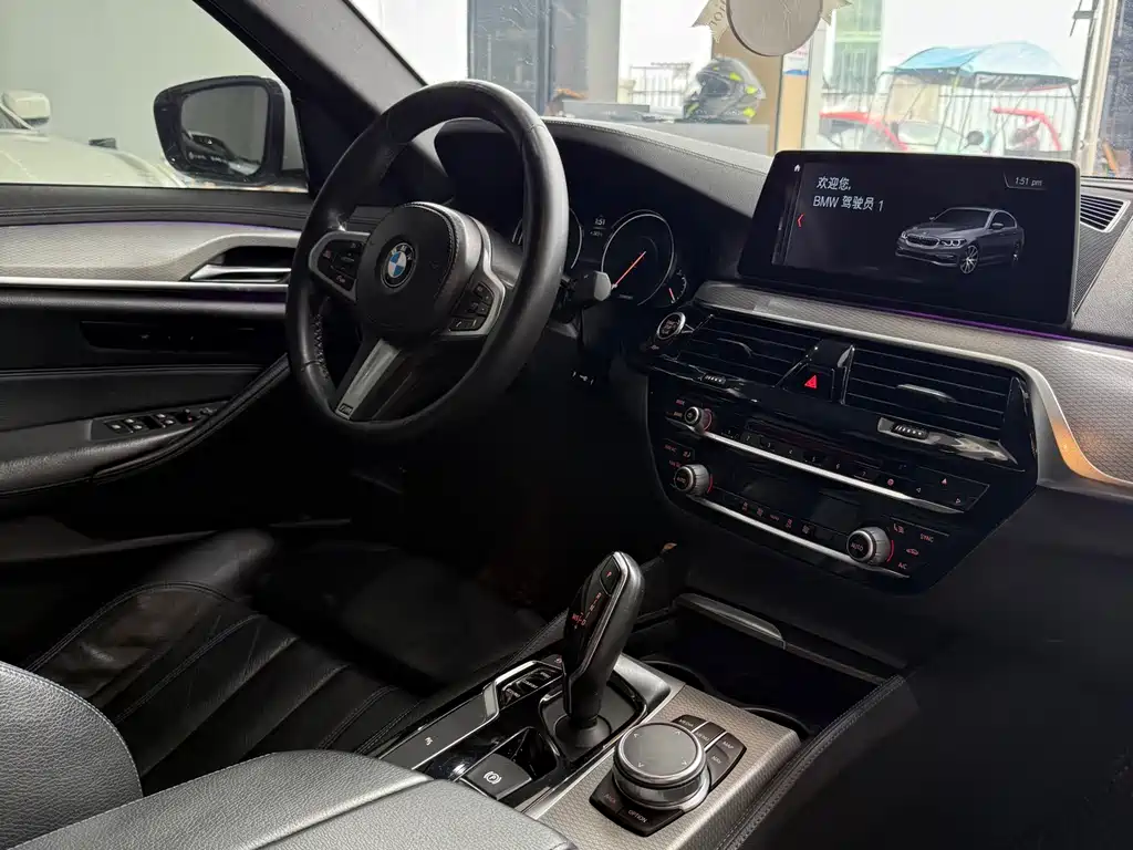 BMW 5 Series 2018 — фото 8