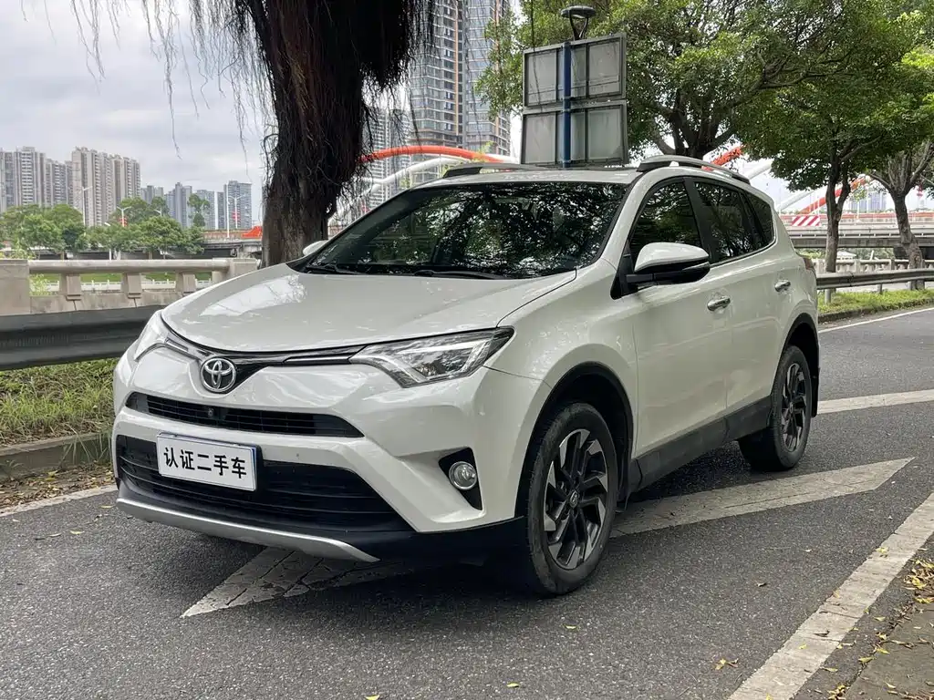 Toyota RAV4 2016 — фото 1