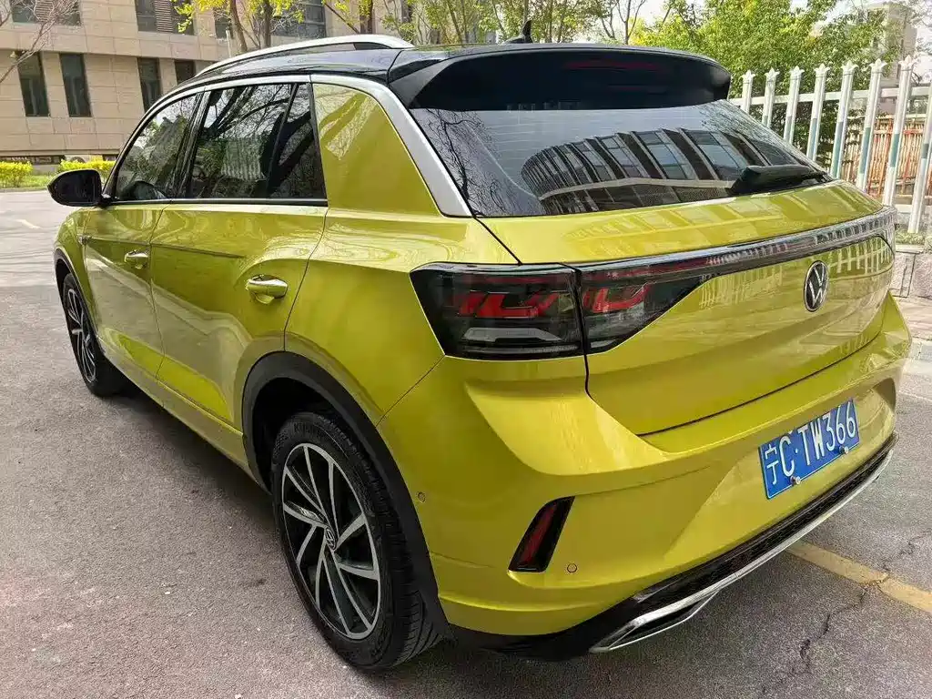 Volkswagen T-Roc 2023 — фото 3