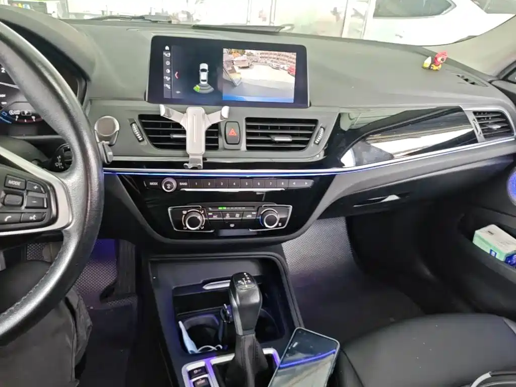 BMW 1 Series 2019 — фото 10