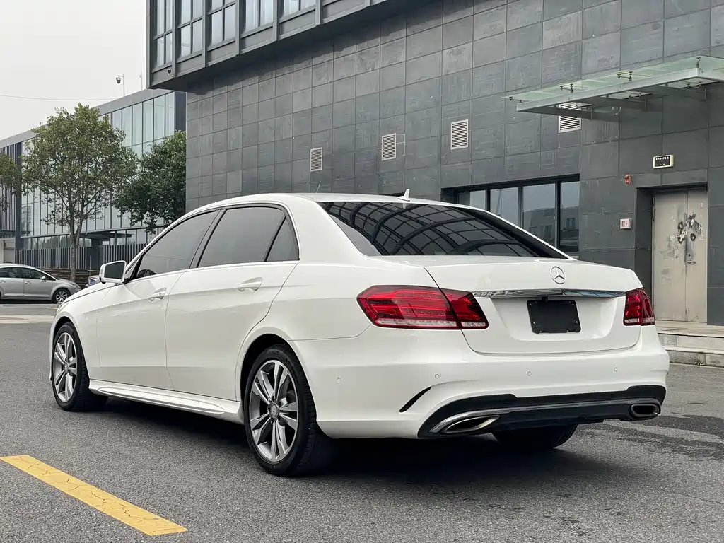 Mercedes-Benz E-Class 2015 — фото 16