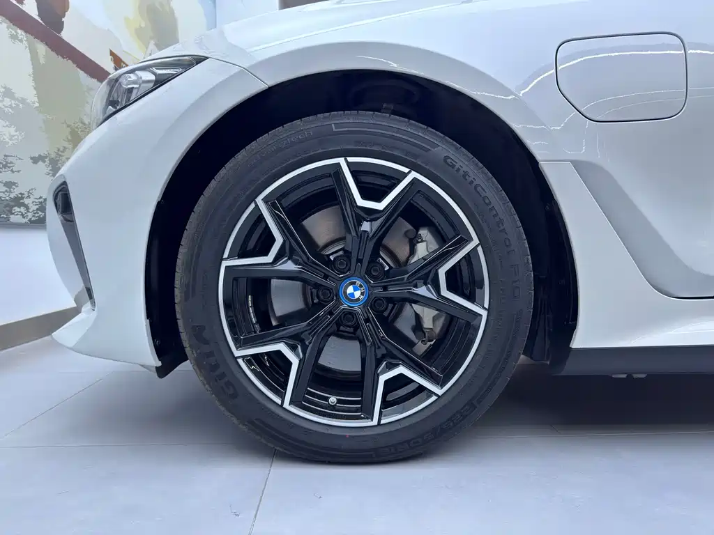 BMW i3 2024 — фото 9