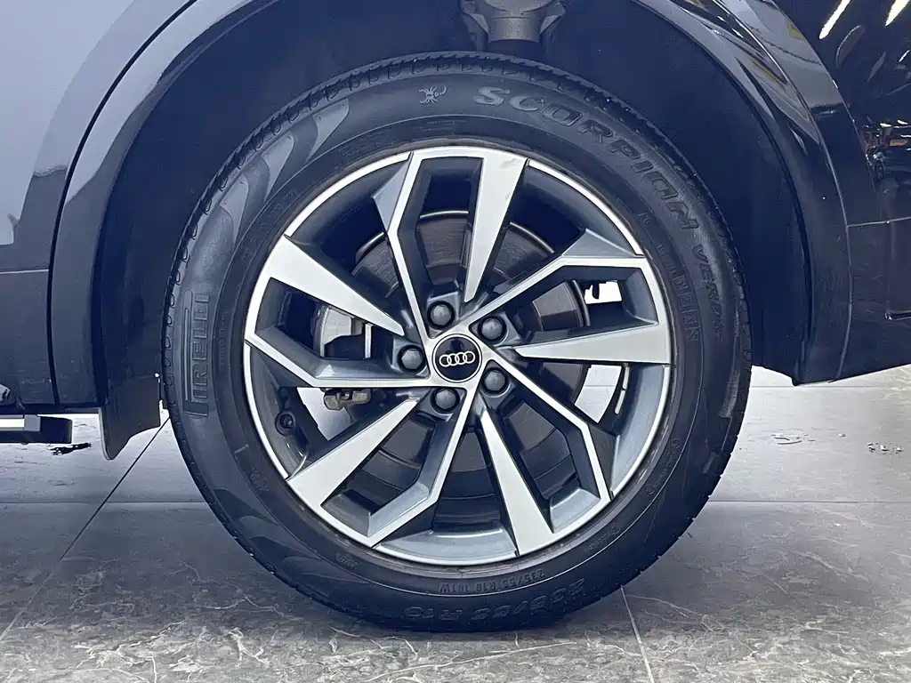 Audi Q5L 2023 — фото 10