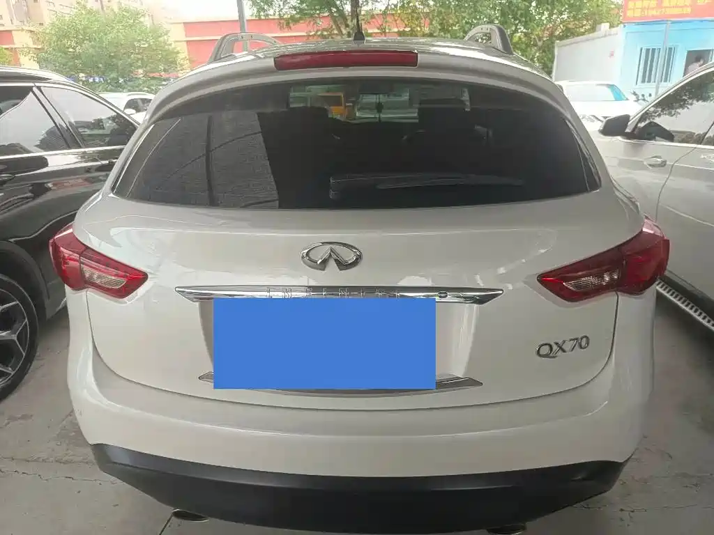 Infiniti QX70 2019 — фото 12
