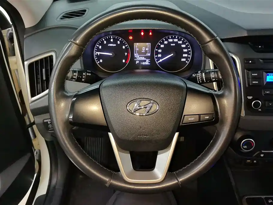 Hyundai ix25 2015 — фото 15