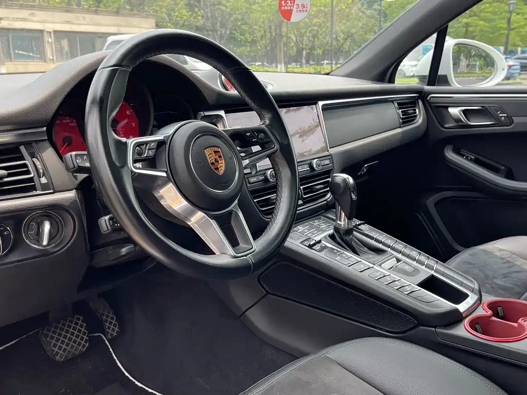 Porsche Macan 2019 — фото 22