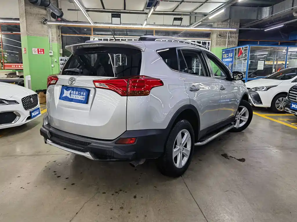 Toyota RAV4 2014 — фото 4